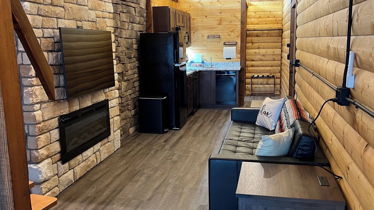Sabetha Apartment | Comfort Loft Cabin with Kitchen!