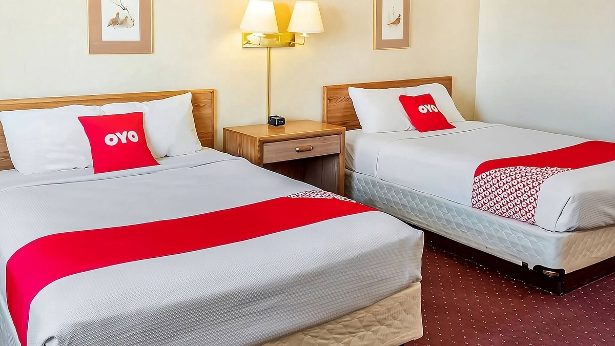 Shelby Hotel | Comfort Meets Affordability! 2 Comfortable Units, Parking, Near Lake Shel-oole