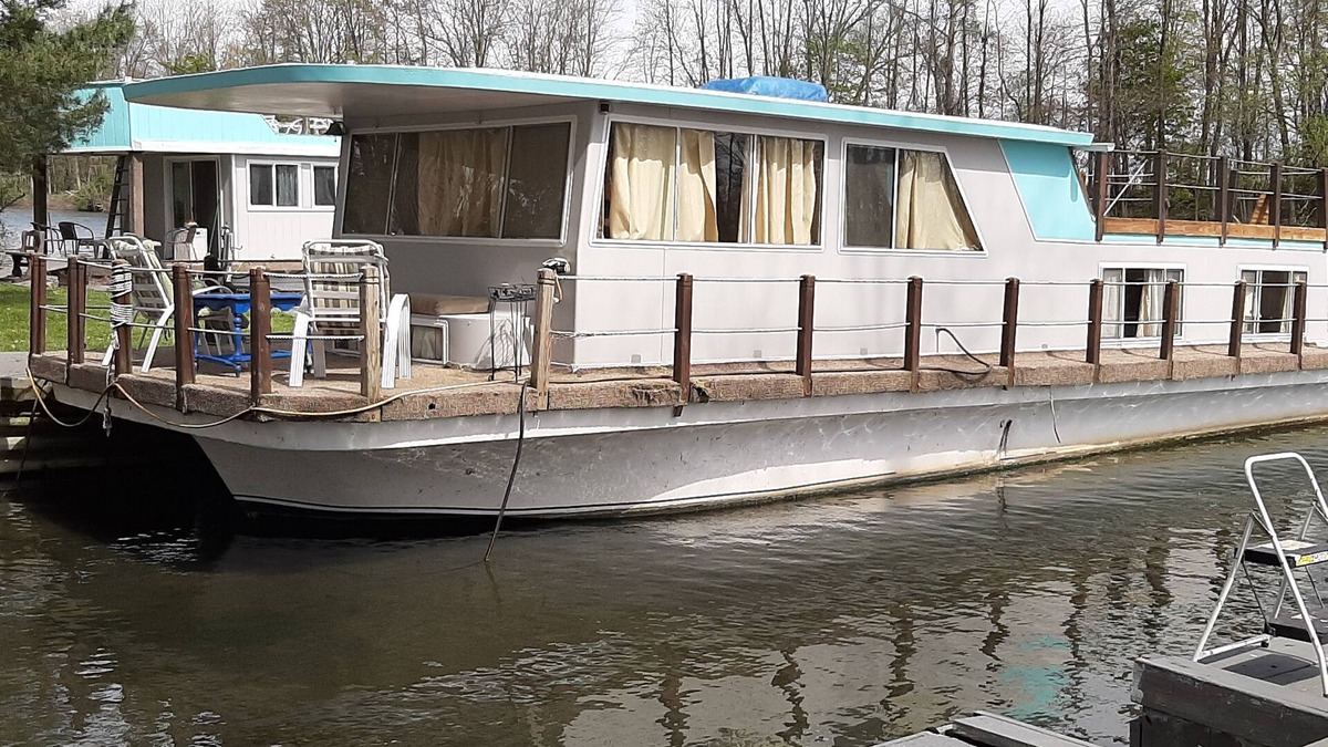 Waterloo Boat Rental | Comfort on the water
