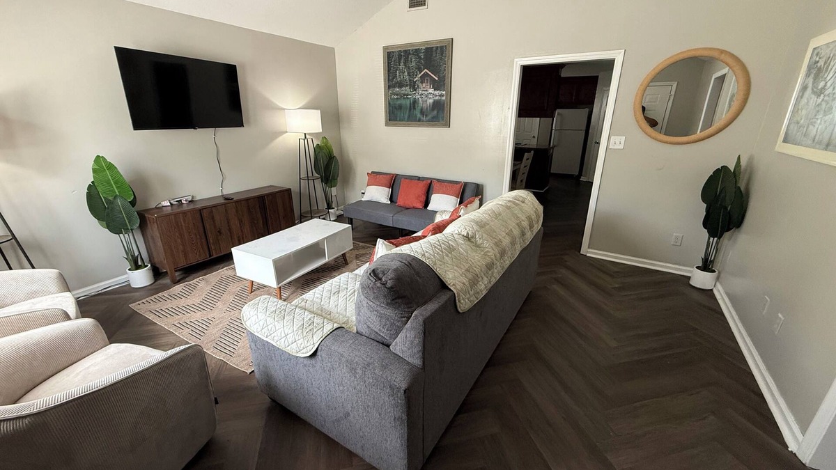 Valdosta House | Comfort & Space · 3BR, 2BA · Perfect for Families & Groups