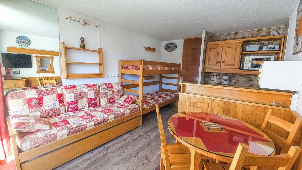 Les Menuires Apartment | Comfort studio for 3, near slopes, southwest balcony