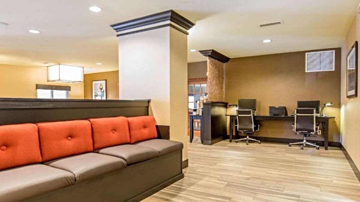 Fairview Heights Hotel | Comfort Suites Fairview Heights - St. Louis