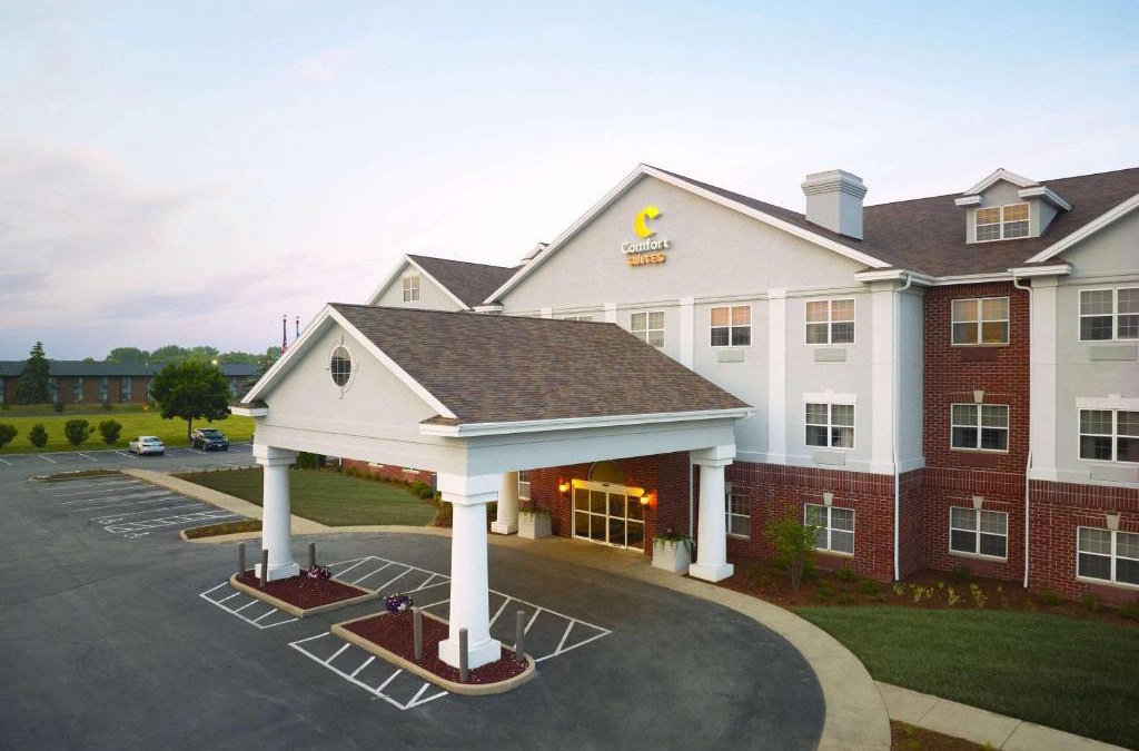 Oak Creek Hotel | Comfort Suites Milwaukee Airport