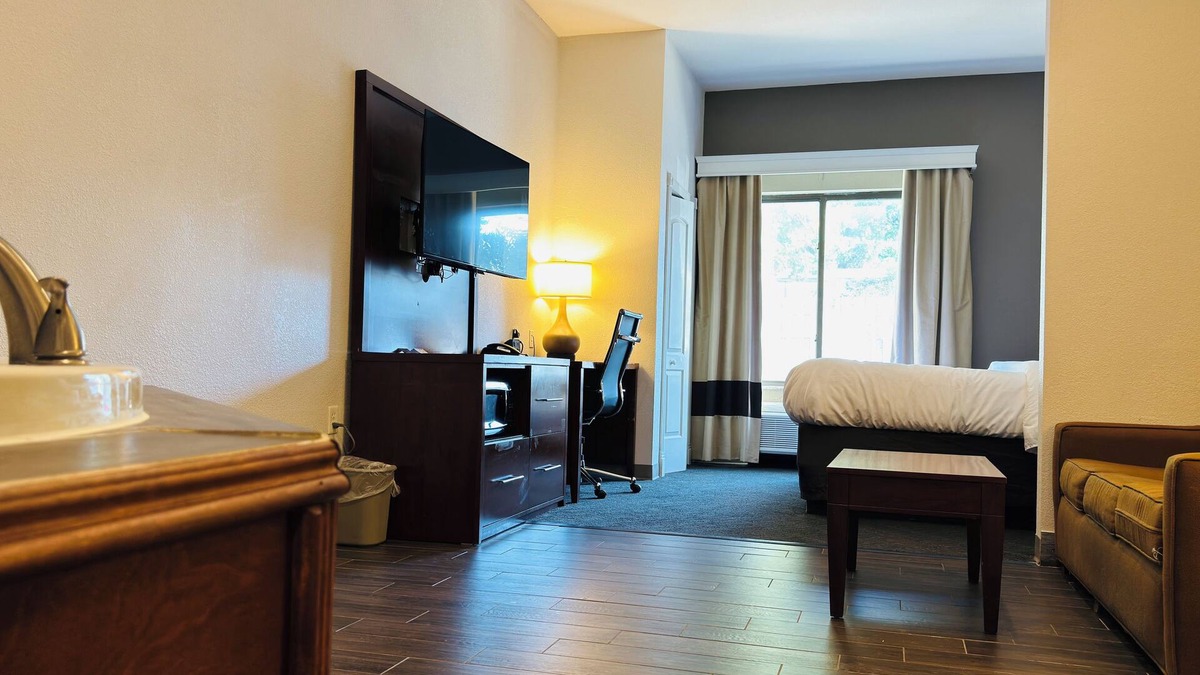 Plymouth Hotel | Comfort Suites Plymouth near US-30