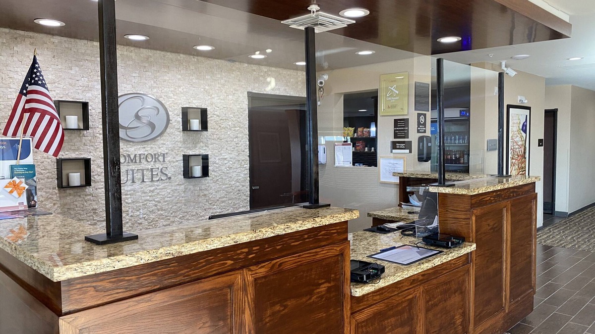 West Omaha Hotel | Comfort Suites West Omaha