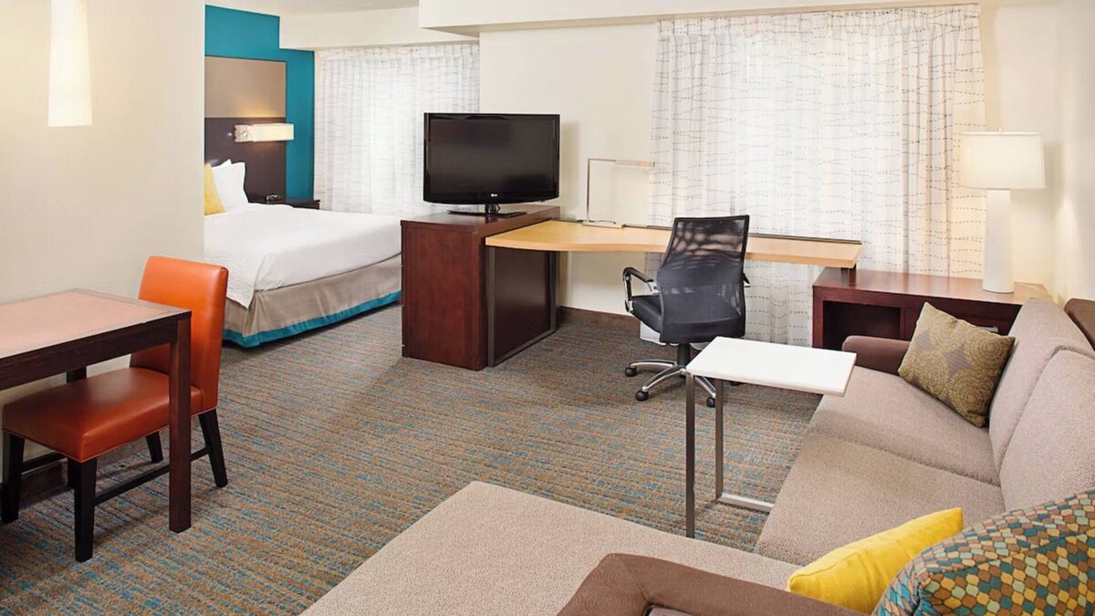 Livonia Hotel | Comfort & Value! 3 Studio Queen Rooms w/Kitchen, Pets Are Welcome