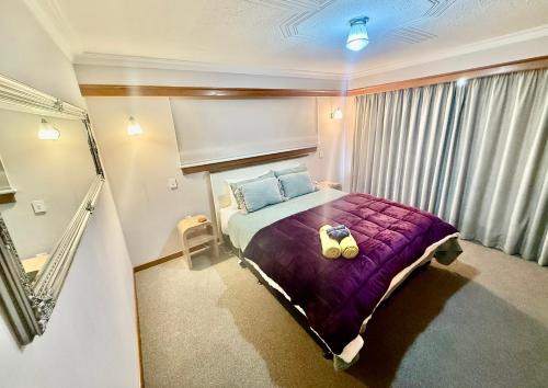 Invercargill City Centre House | Comfort & Warmth at Stag Lodge Near Queens Park