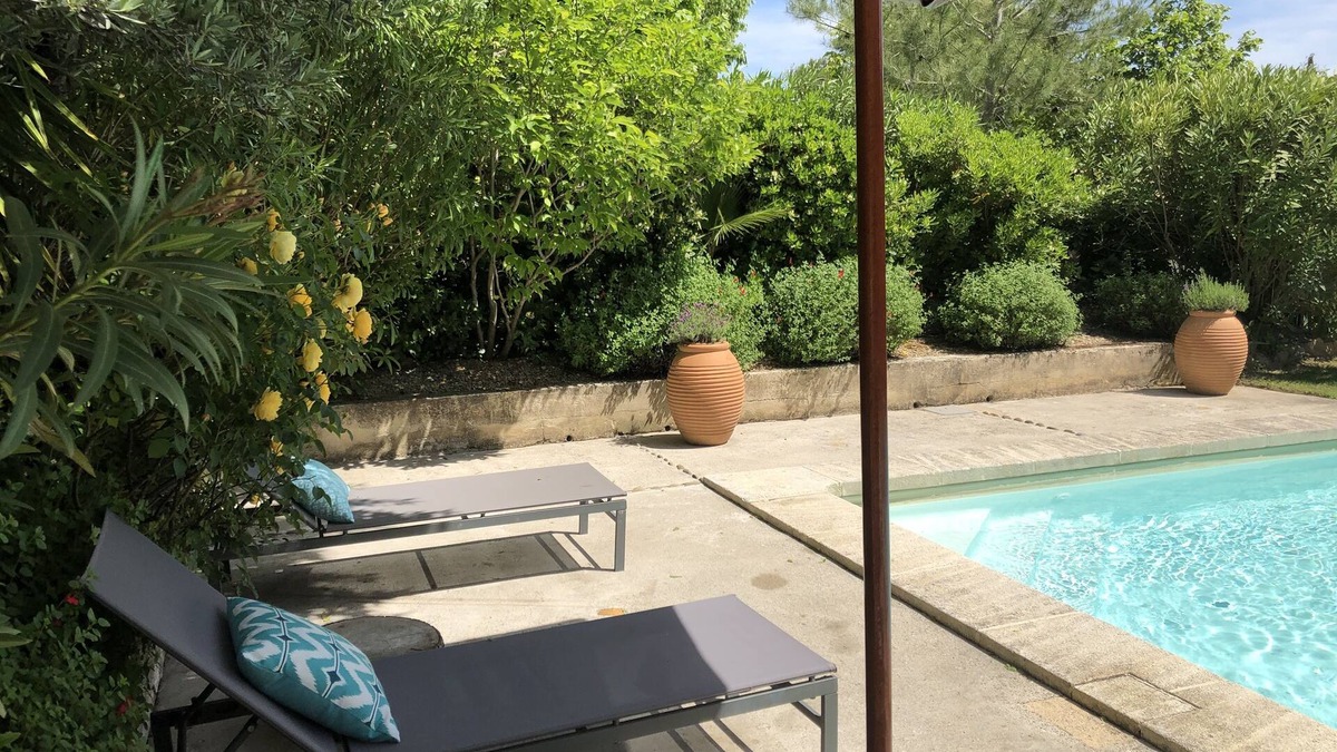 Villeneuve-les-Avignon Apartment | Comfortable design studio, quiet in Provence, close to Avignon.