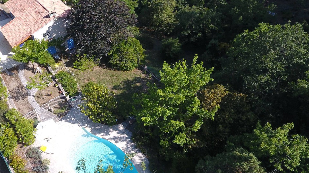 Massebœuf Apartment | Comfortable pied-a-terre, in Provence, private pool on large wooded grounds
