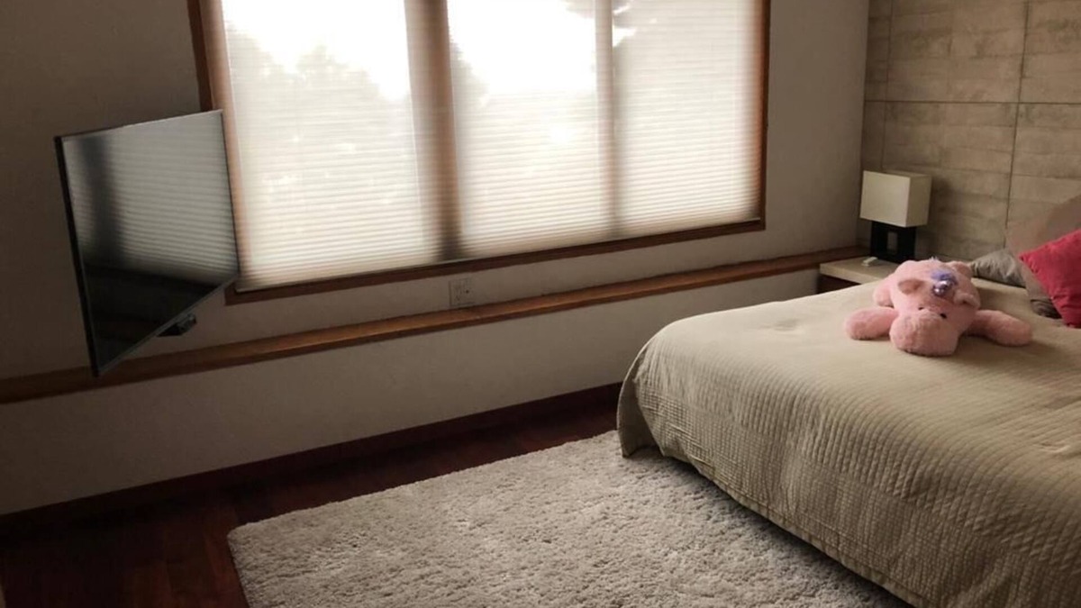 Ciudad Lopez Mateos House | Comfortable Bedroom 1, King size bed, private bathroom and Smart TV 50"