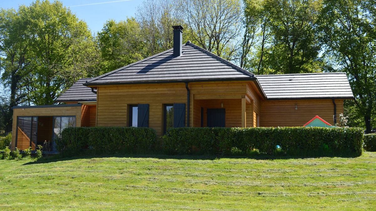 Le Vigean Ski Chalet | Comfortable 100m² wooden chalet with private spa