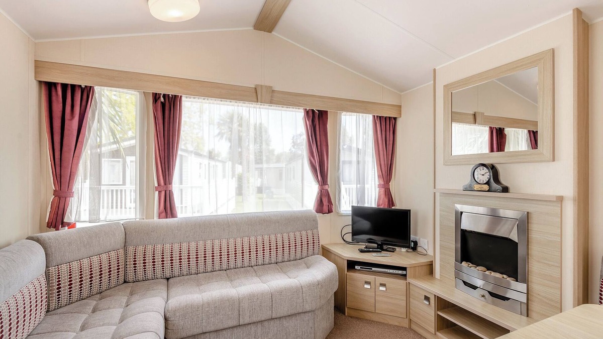 Westmarsh House | Comfortable 10ft wide caravan with one double and one twin.