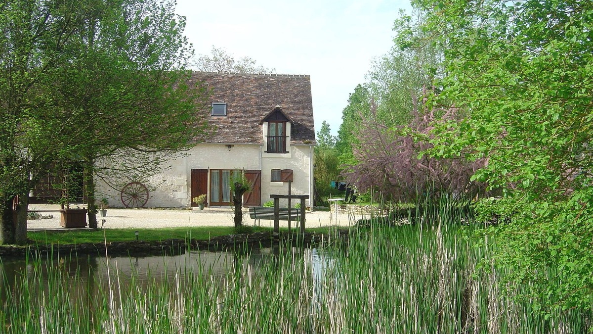 Obterre Cottage | Comfortable 2 bedroom Gite - Shared Pool - Situated in Loire Valley