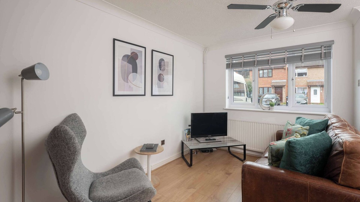 Taunton House | Comfortable 2 Bedroom Home with Parking in Taunton