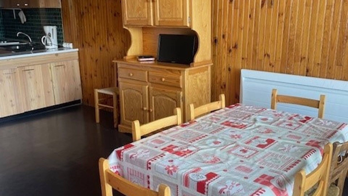 Orcieres-Merlette Apartment | Comfortable 2-Room Cabin for 6, Pets Allowed, Near Slopes and Shops