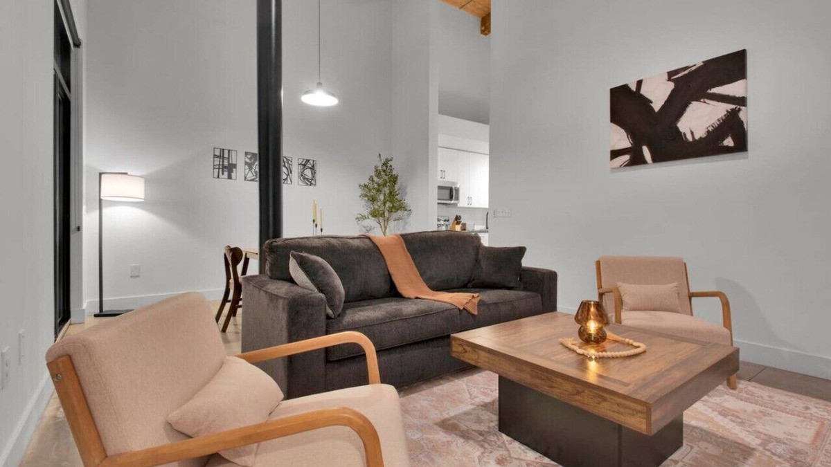 Judson Apartment | Comfortable 2BD | Pool & Gym Near DT GVL!