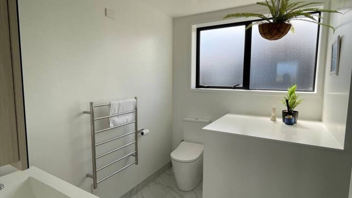 Henderson House | Comfortable 2BR Home on Te Kanawa Crescent