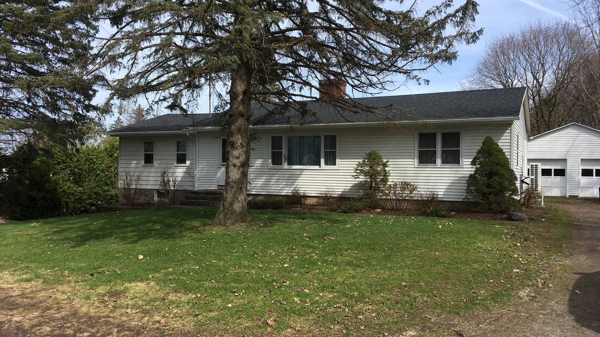 Clifton Springs House | Comfortable 3 Bedroom Ranch. In the Fingerlakes region.