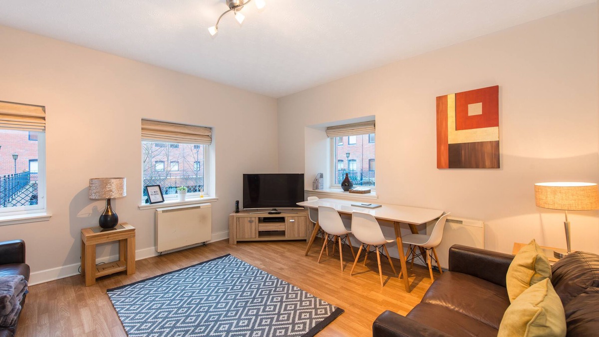 Craiglockhart House | Comfortable 3 bedroom Apartment
