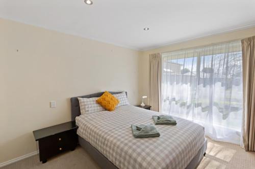 Mount Gambier House | Comfortable 4-Bedroom Home with Backyard Escape