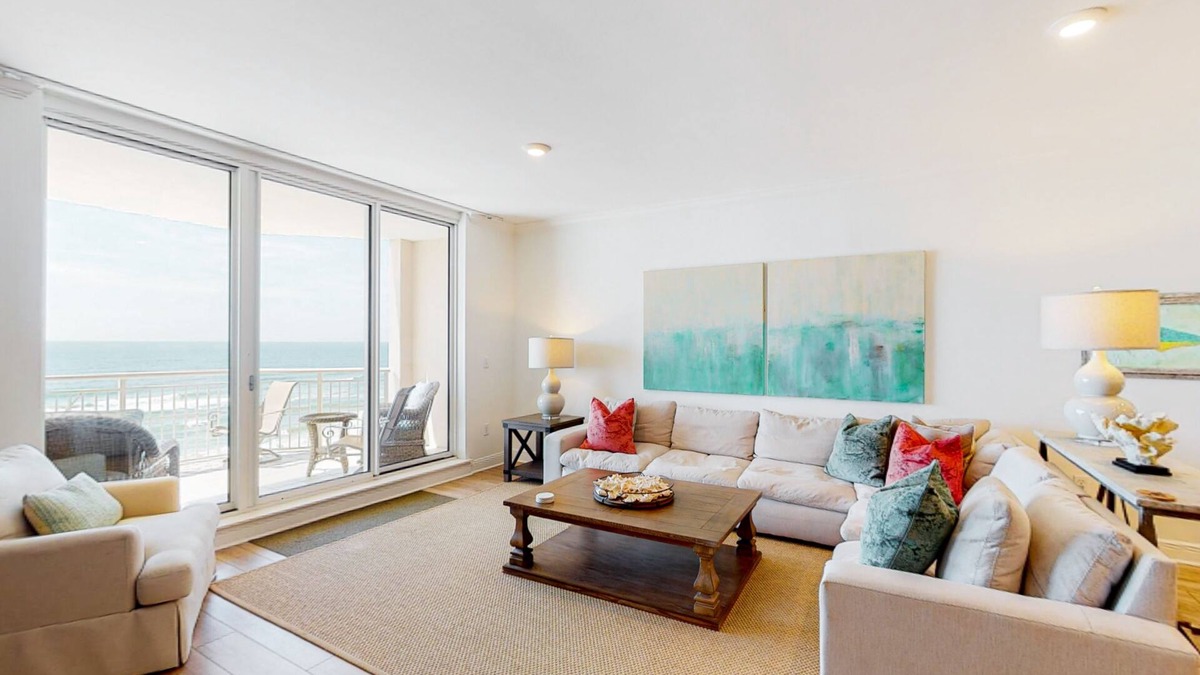 Ono Island Condo | Comfortable, 6th-floor beachfront condo within walking distance to dining
