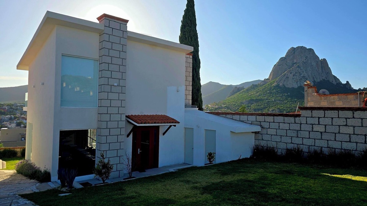 Bernal House | Comfortable, amplia y moderna casa para 6 personas con vista a Pena de Bernal