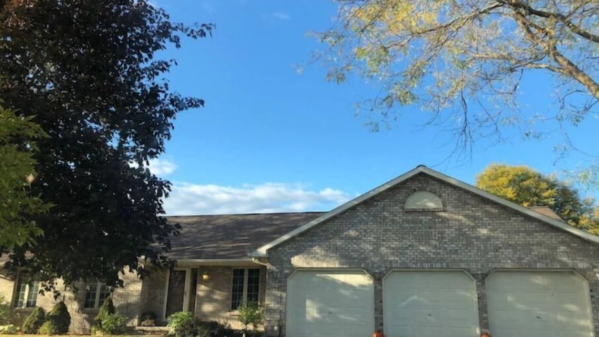 Bellevue House | Comfortable and Clean GB Home close to Lambeau