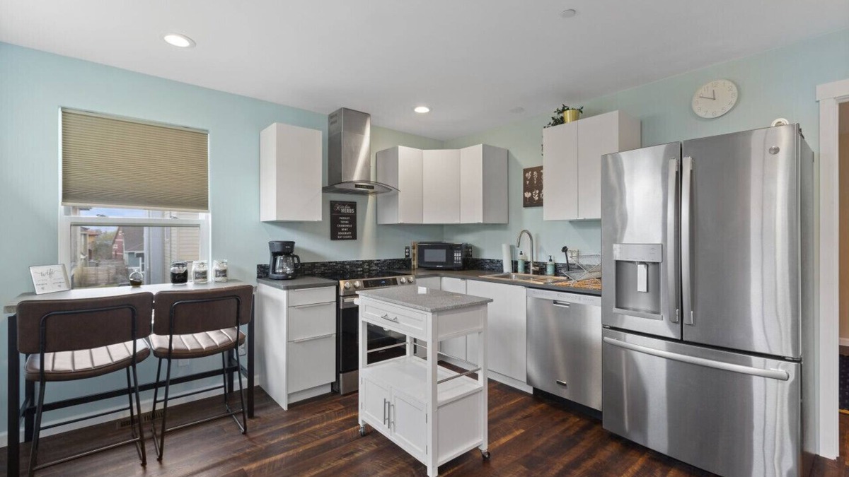 Old Town North Apartment | Comfortable and fully loaded apartment walking distance to Old Town.