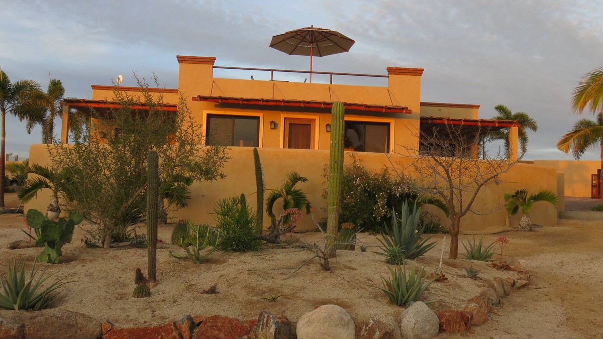 Todos Santos House | Comfortable and Inviting