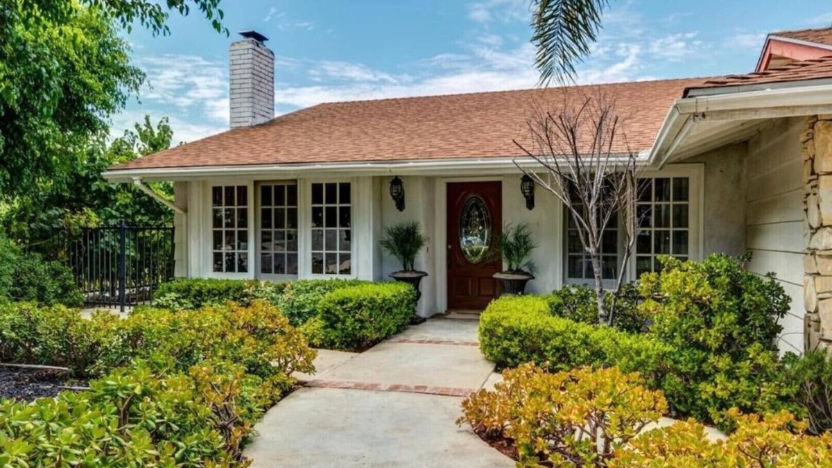 Mission Viejo House | Comfortable and spacious one story resort style house