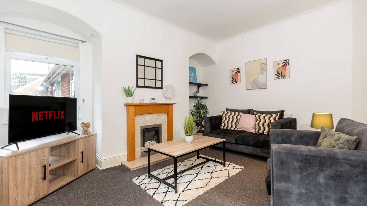 Newcastle-upon-Tyne Apartment | Comfortable and spacious home. FREE Parking.