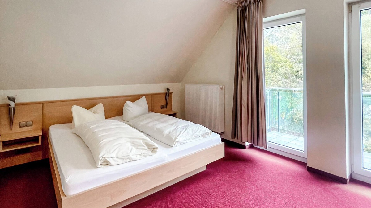 Zueschen Apartment | Comfortable and versatile 6-person penthouse room - perfect for relaxation