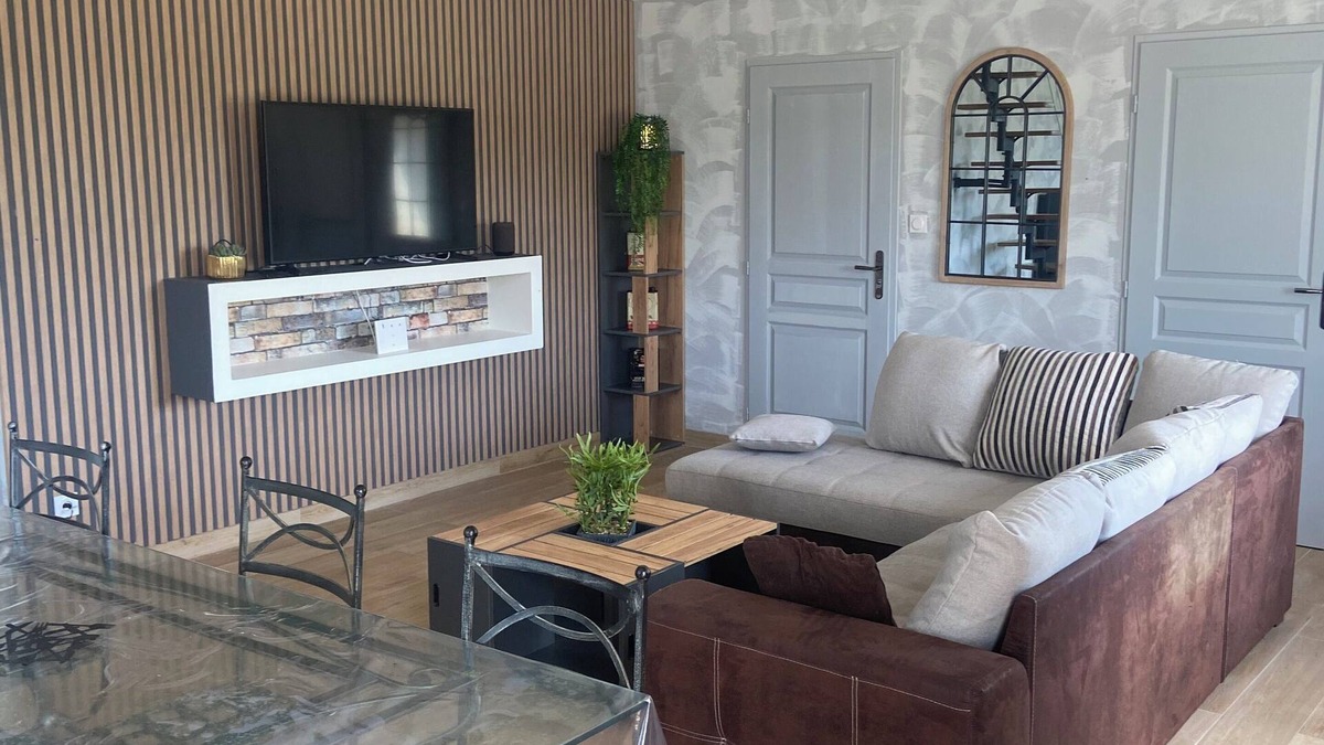 Saint-Aigulin Apartment | Comfortable apartment