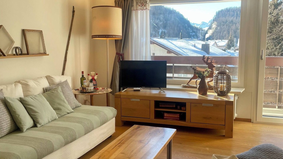 Celerina-Schlarigna Apartment | Comfortable apartment tastefully decorated with views of the valley - Engadine/Celerina