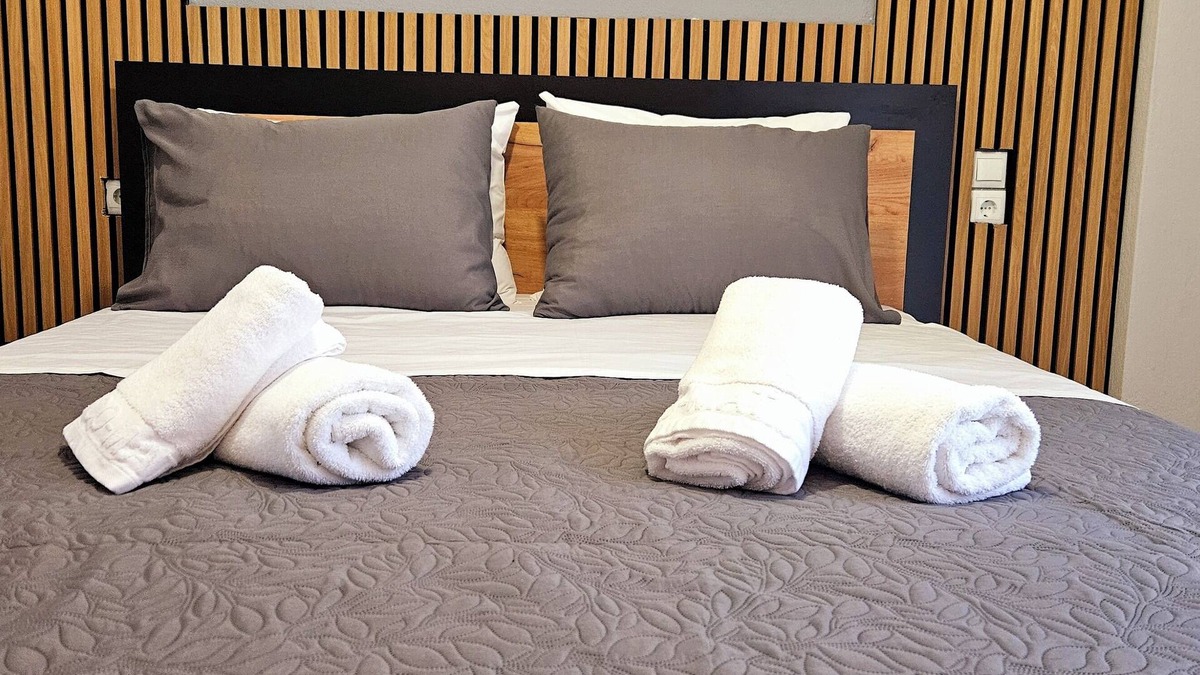 Larissa Apartment | Comfortable Apartment with Modern Amenities. Perfect for Exploring the City!