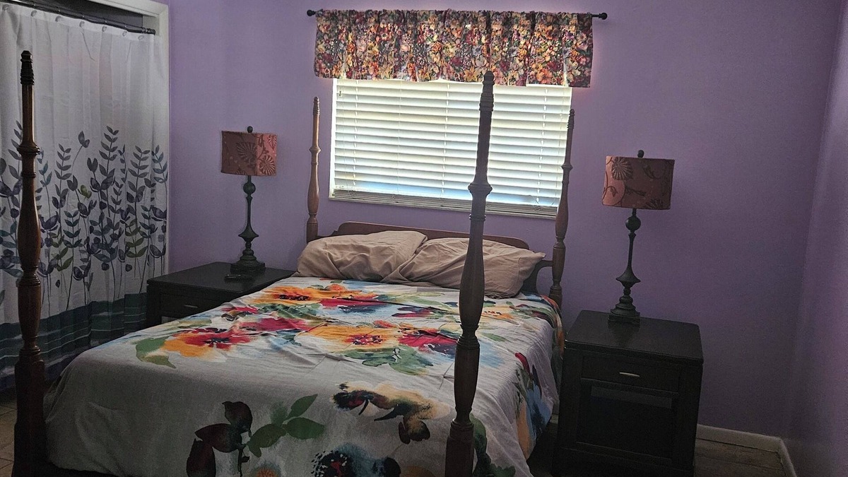 Winter Haven House | Comfortable bedroom and house to stay in w/swimming pool.