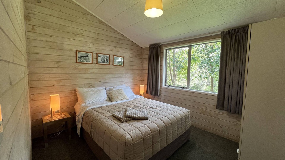 Dairy Flat Cottage | Comfortable Bush Retreat in Coatesville, just 3 minutes from Albany