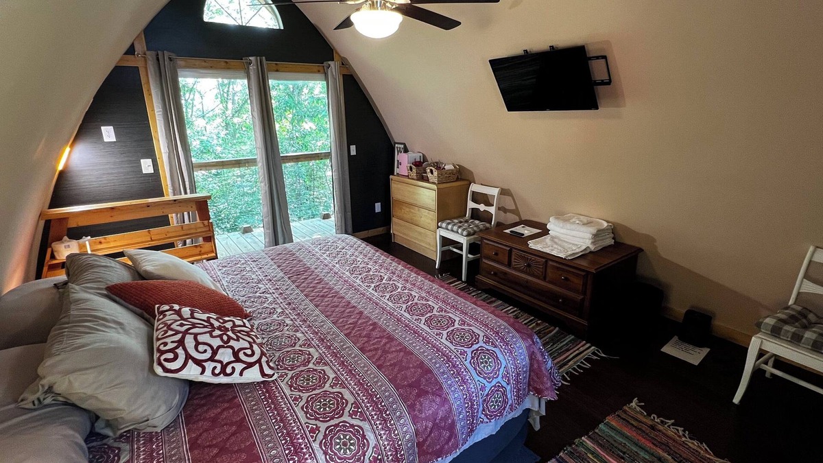 Mill Spring Cabin | Comfortable cabin in the mountains of North Carolina, located near TIEC.