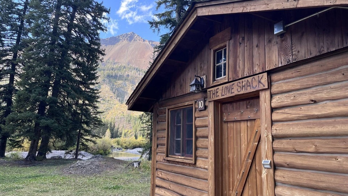 Silver Gate Cabin | Comfortable Cabin next to Yellowstone National Park