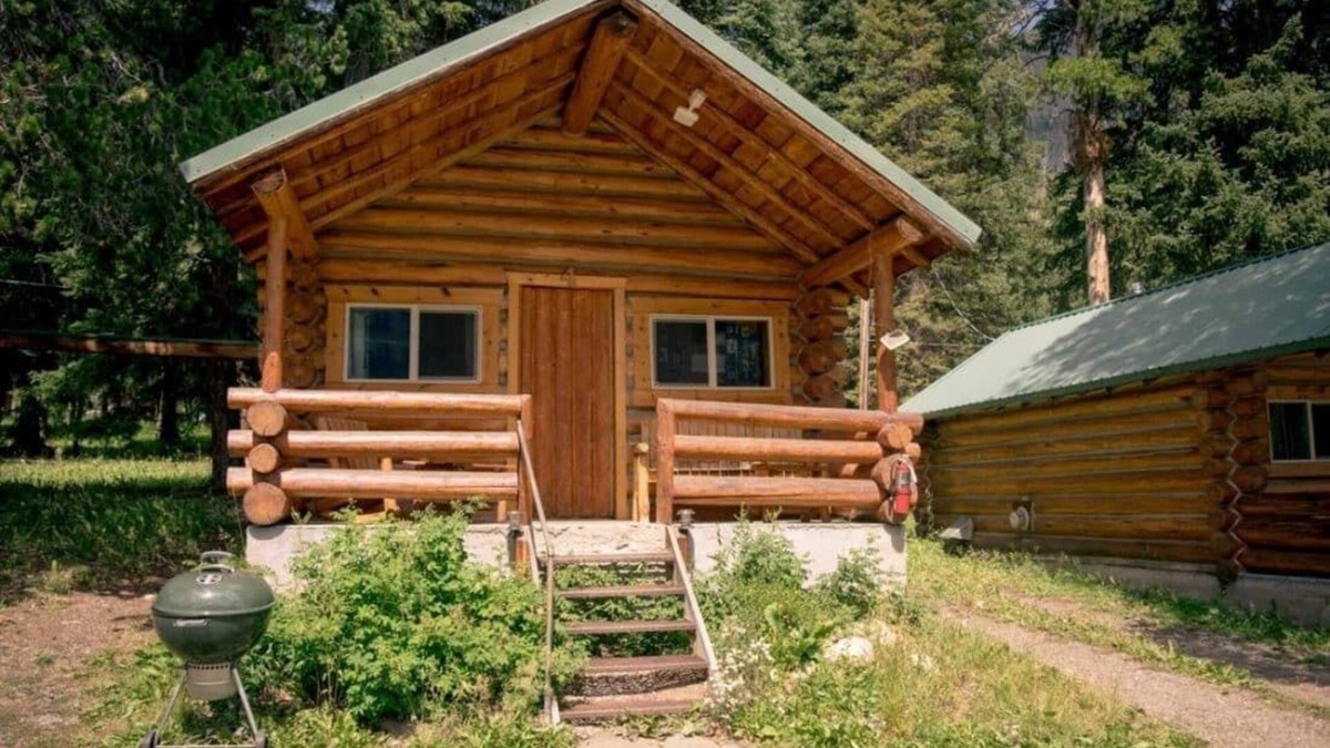 Cooke City-Silver Gate Cabin | Comfortable Cabin next to Yellowstone National Park