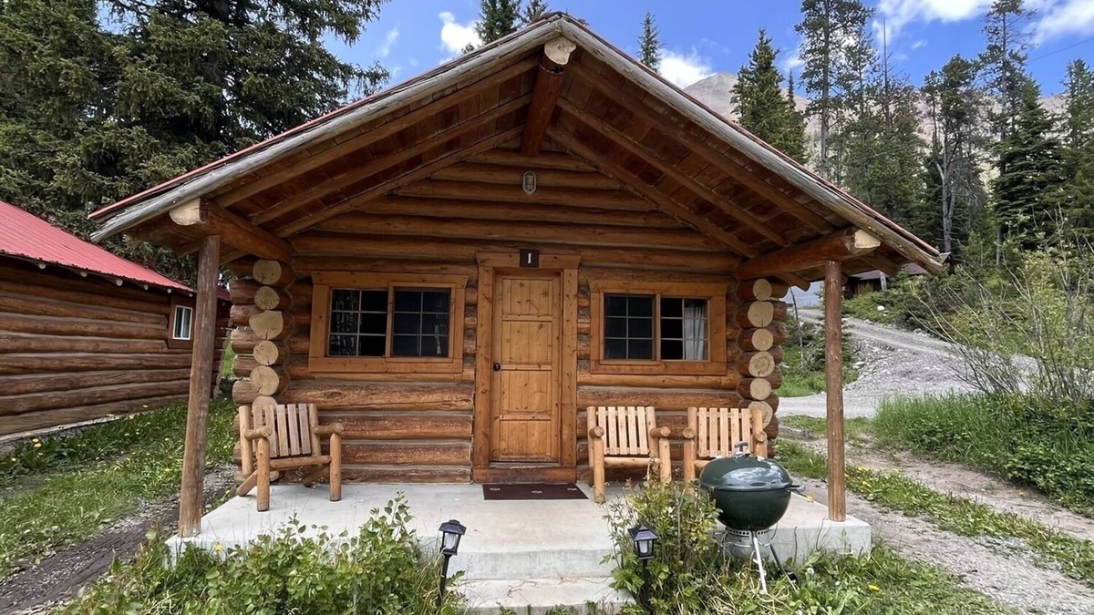 Cooke City-Silver Gate Cabin | Comfortable Cabin next to Yellowstone National Park