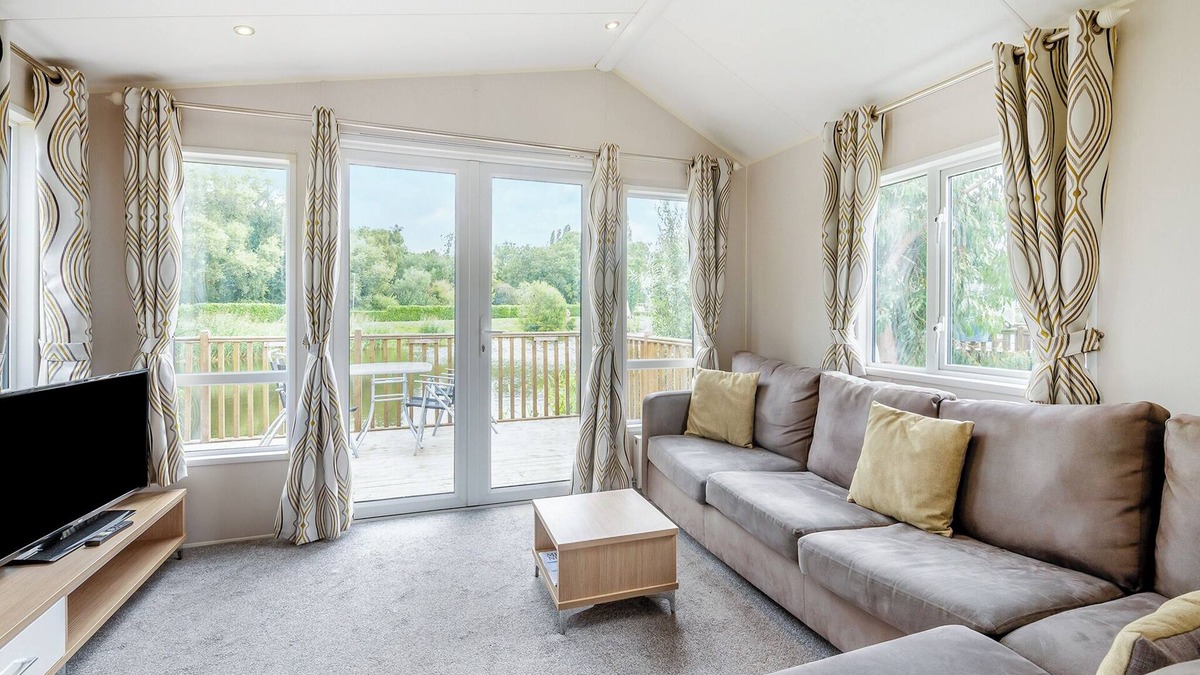 Ryther House | Comfortable caravan with one double with en suite shower room, and one twin.