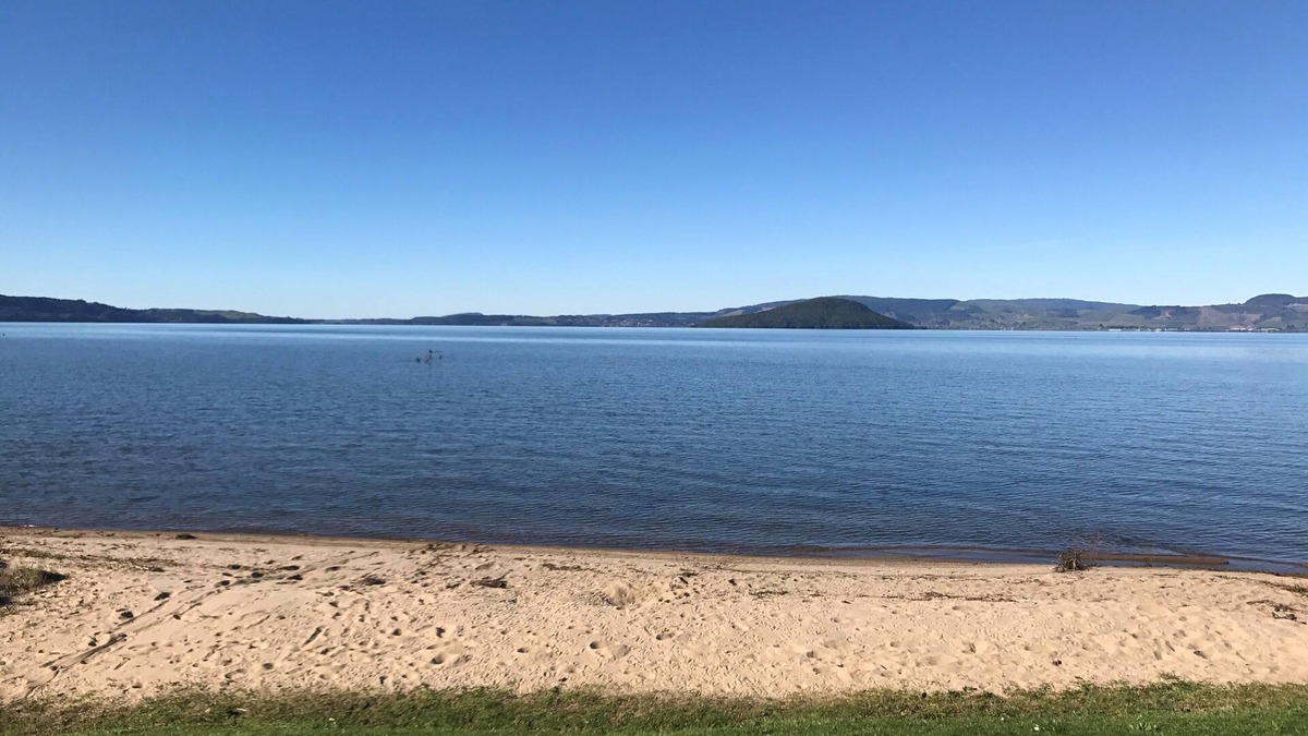 Ngongotaha House | Comfortable character home near Rotorua lakefront, fast Wifi.