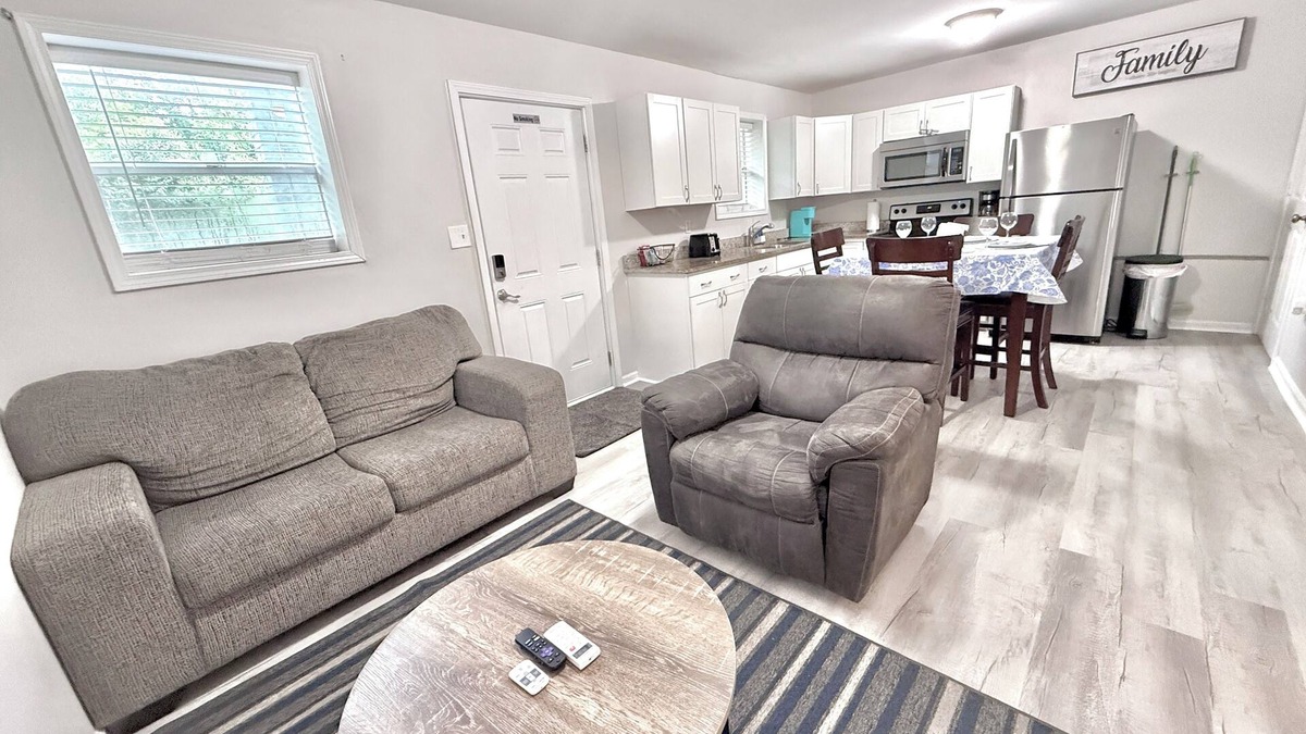North Charleston Apartment | Comfortable/Close to Everything 2-bedroom/1 bath Apartment in North Charleston.