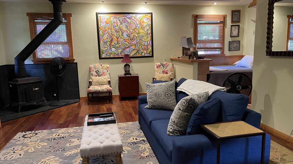 Kilauea Apartment | Comfortable, Classy Farmstay Studio, walk to secluded world-class Kahili Beach