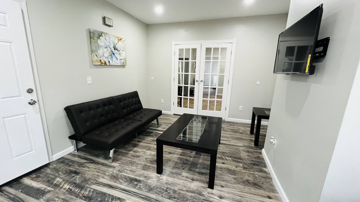 Irvington Apartment | Comfortable Clean Apartment close to all major highways, food and entertainment