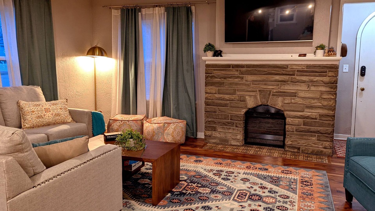 Sioux Falls Cottage | Comfortable & Convenient Home : Sleeps 15