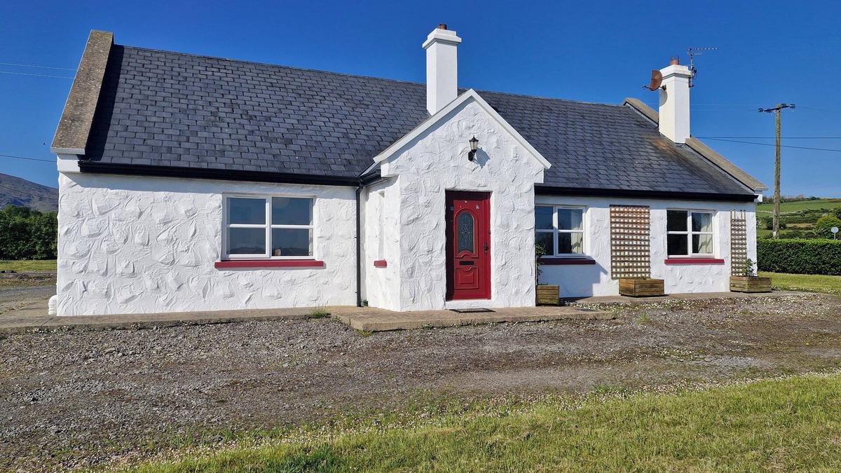Aughris Cottage | COMFORTABLE COSY 3 BEDROOMED COTTAGE IN COUNTY SLIGO