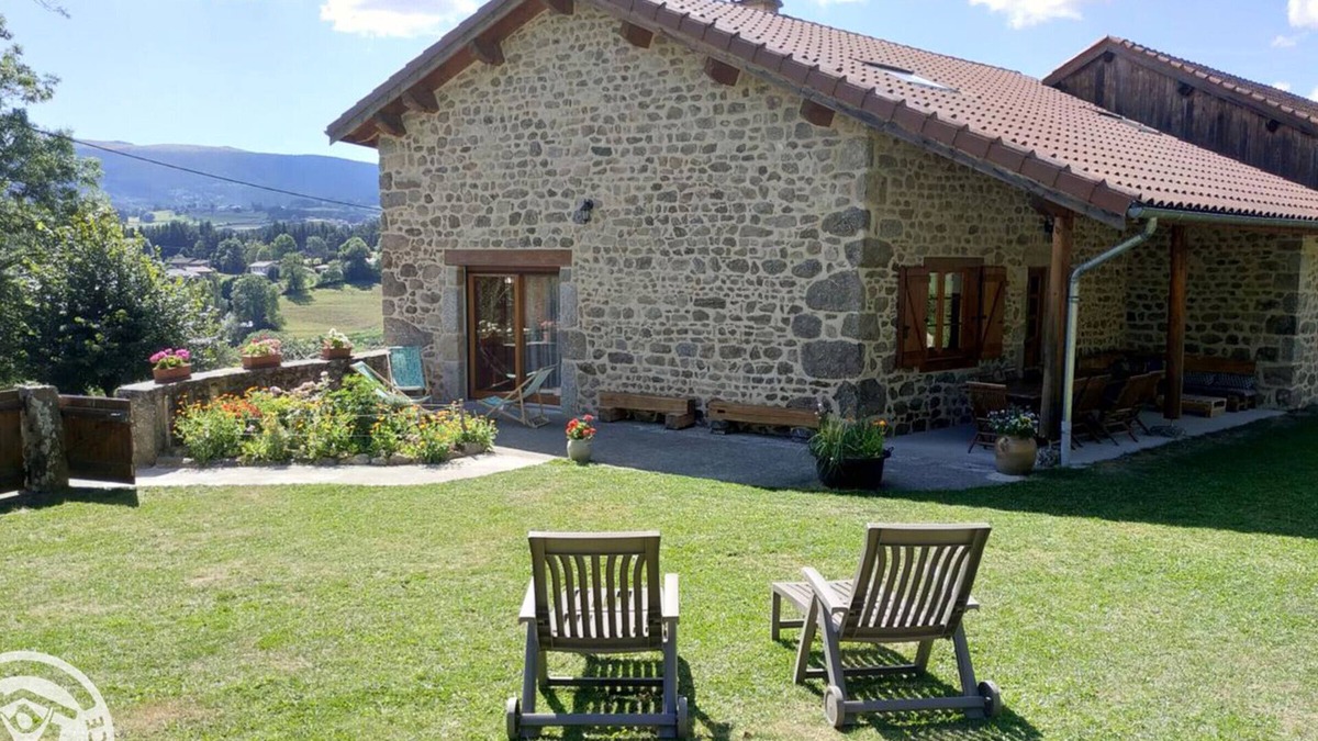 Chalmazel-Jeansagniere Cottage | Comfortable cottage with sauna, fireplace, garden, near ski resort