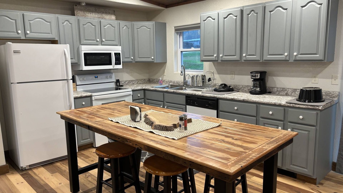 Sparta House | Comfortable Country Home w Expansive Views of Beautiful Big Creek Valley
